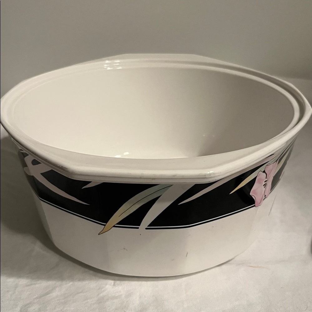 2.25 Qt Round Covered Casserole Charisma Black Mikasa fire and ice w lid  AA004 - Picture 5 of 12